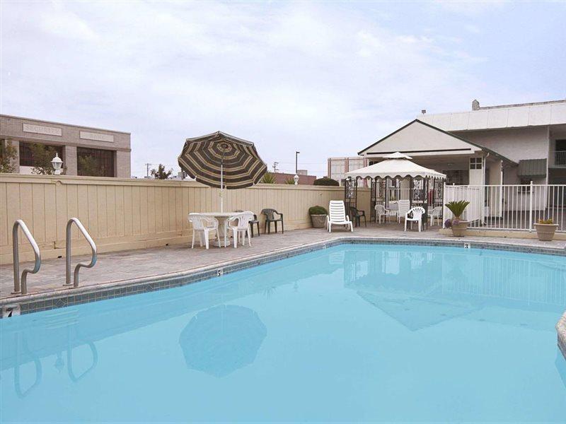Surestay By Best Western Fresno Central Zewnętrze zdjęcie