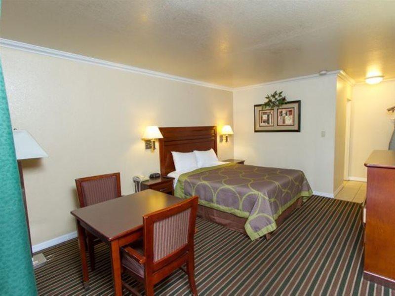Surestay By Best Western Fresno Central Zewnętrze zdjęcie