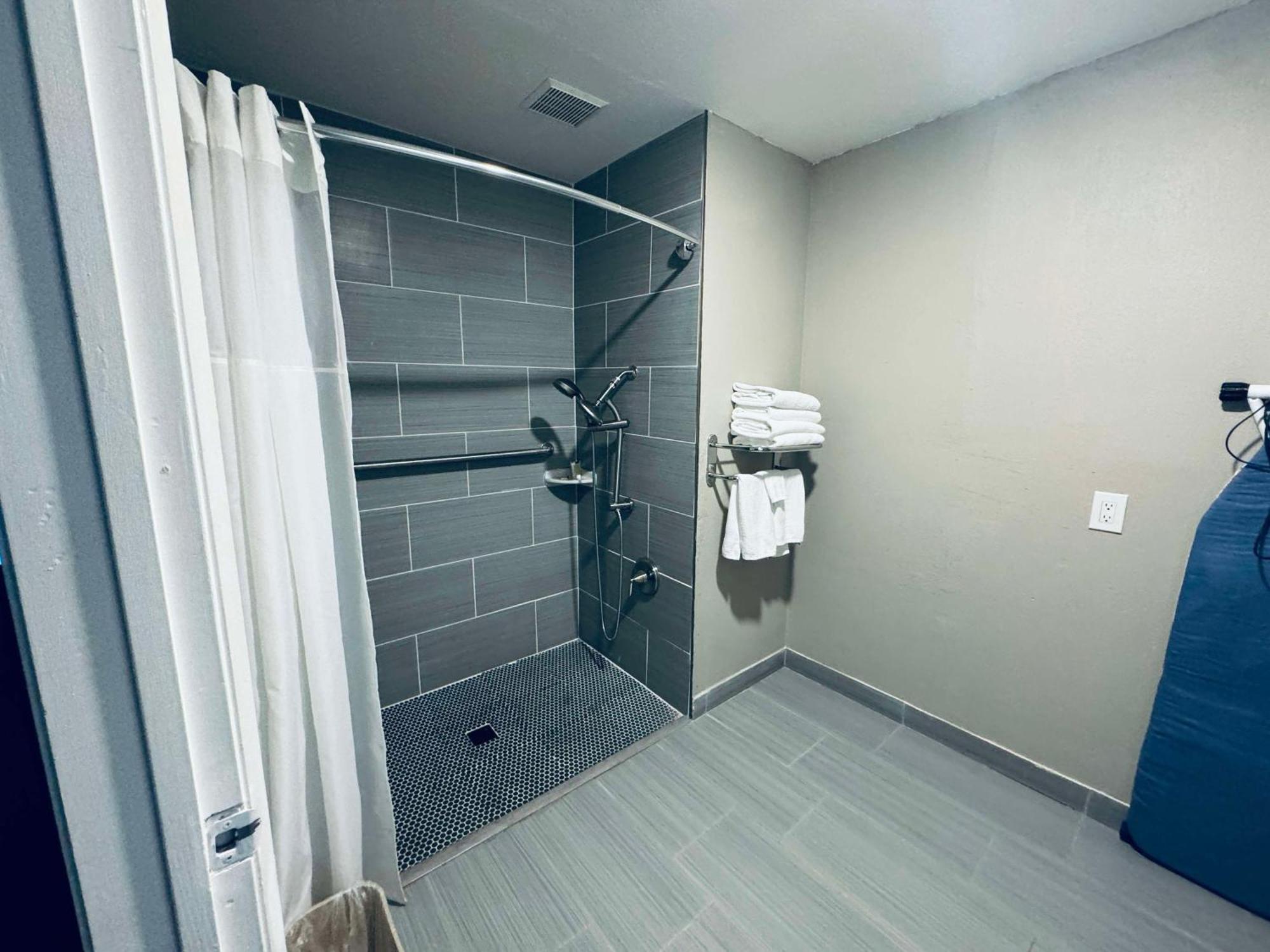 Surestay By Best Western Fresno Central Zewnętrze zdjęcie