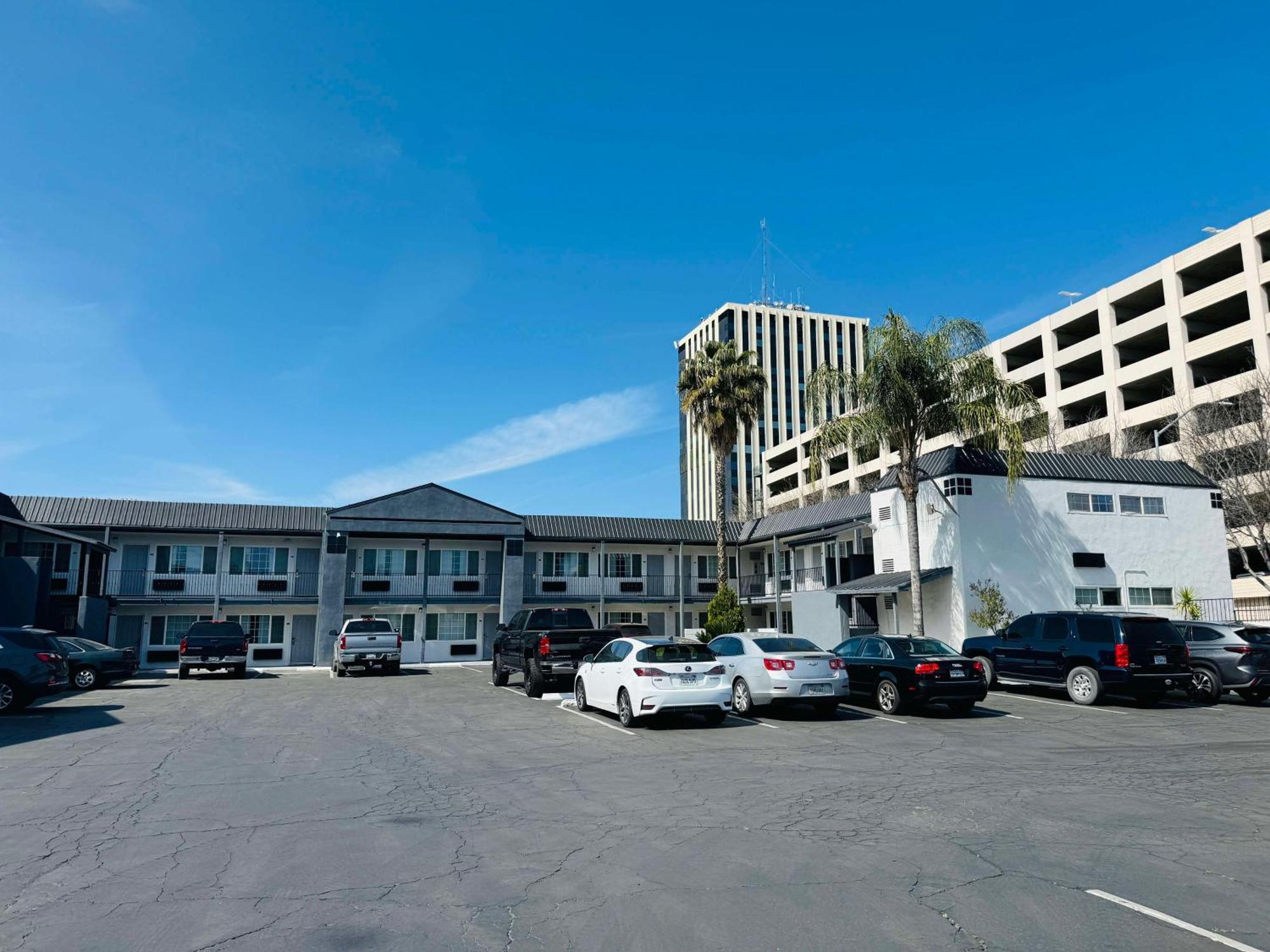 Surestay By Best Western Fresno Central Zewnętrze zdjęcie