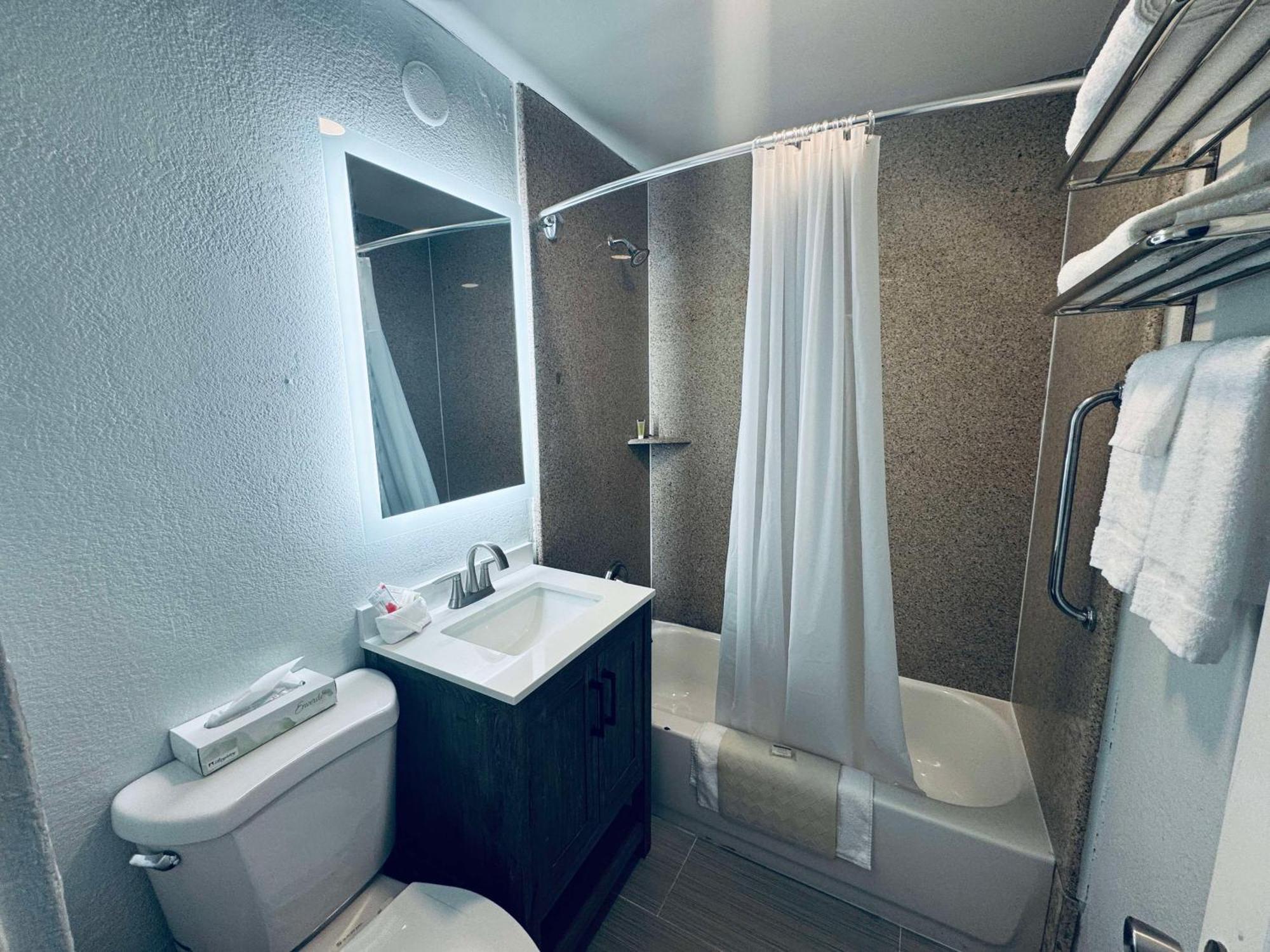 Surestay By Best Western Fresno Central Zewnętrze zdjęcie